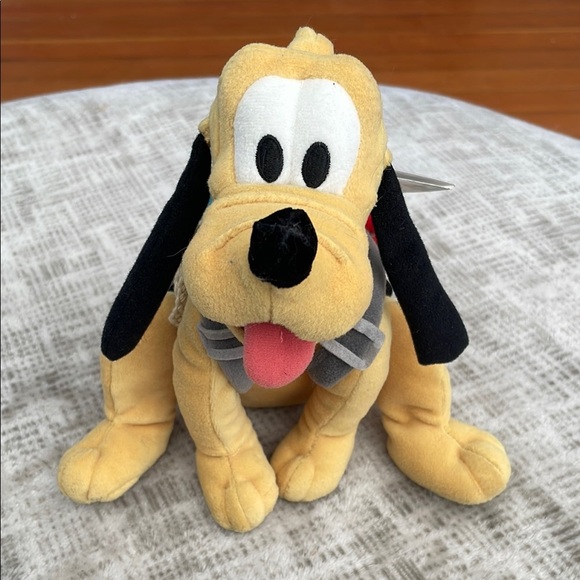 Pluto Disney's California Adventure Pluto Hiking With Backpack Plush With Tag - Picture 1 of 4
